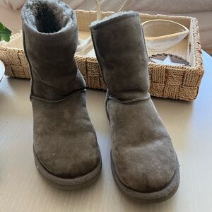 UGG Classic Short Shearling Boots - Gray